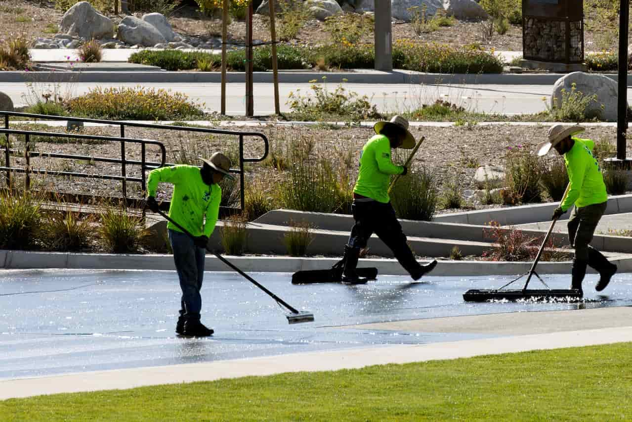 防滑剂多少钱一平米？虹瓷科技防滑剂产品